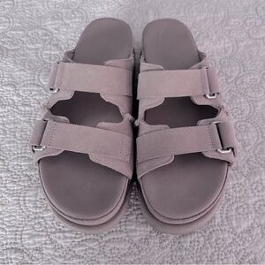 BRAND NEW UGG Goldenstar Hi Slide - Size 10 Women’s